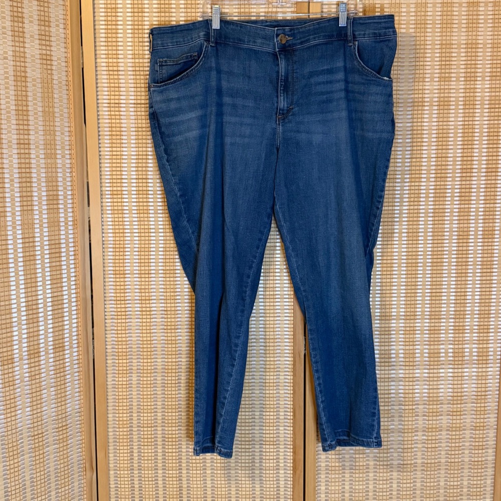 Lee Plus Relaxed Fit Straight Leg Mid Rise Blue Denim Jeans Womens Size 24W